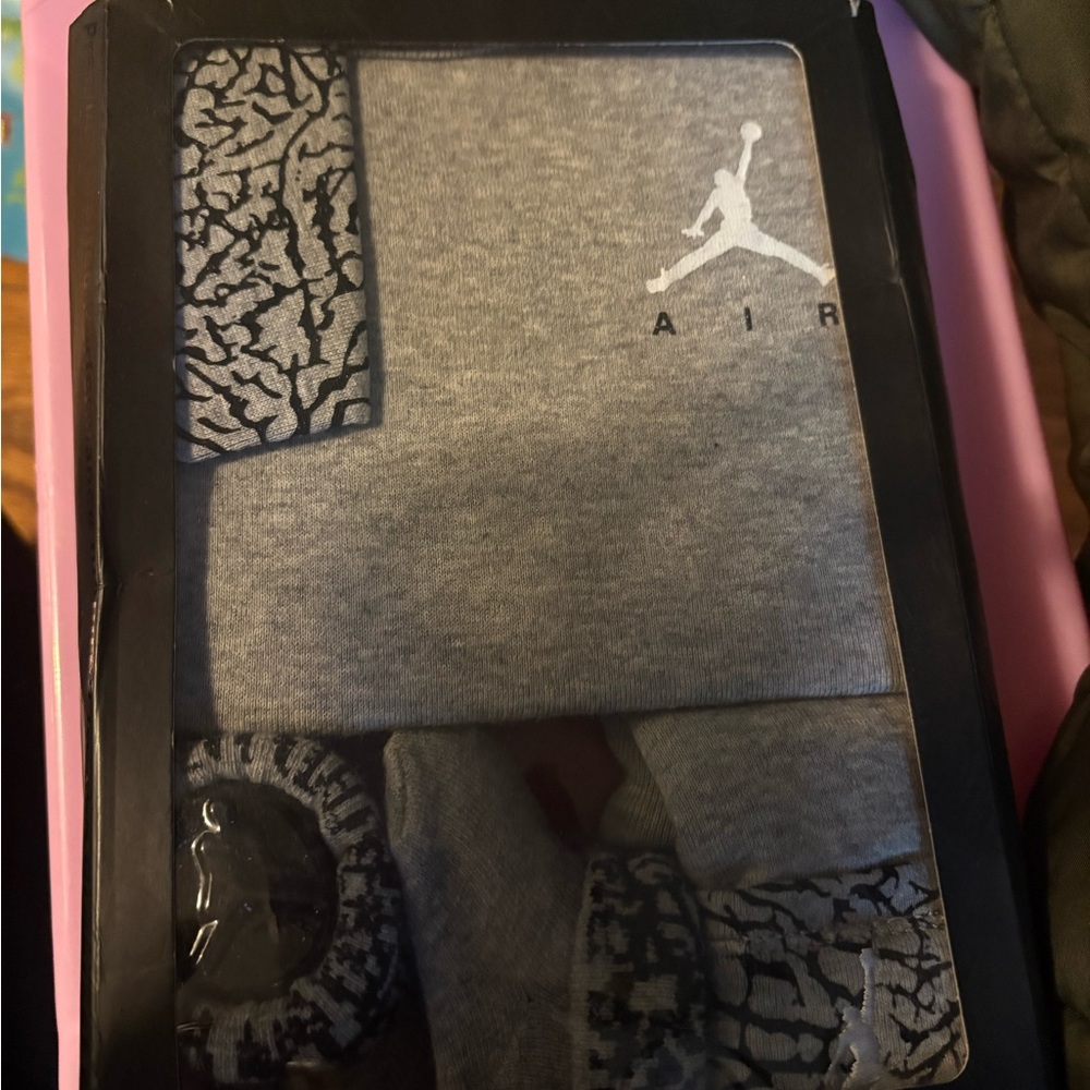 Jordan Baby Gift Set in Dark Gray
